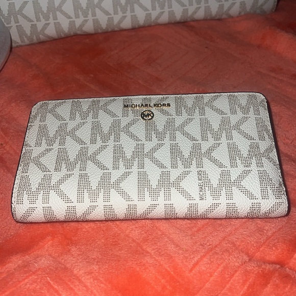 Micheal Kors purse and wallet - Picture 6 of 6